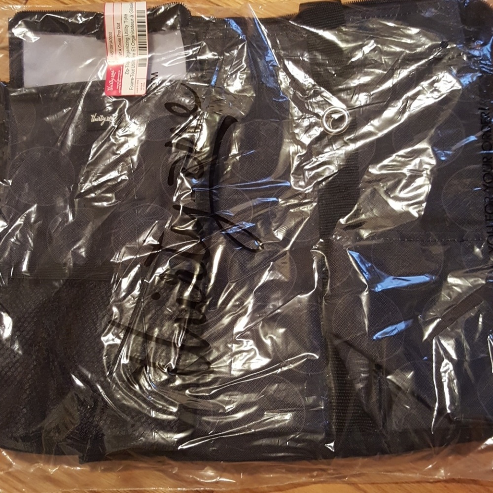 Zip top organizing utility tote